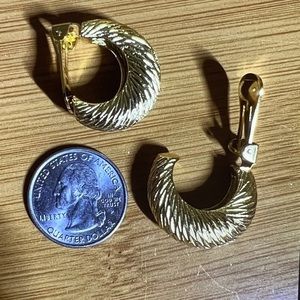 CHRISTIAN DIOR earrings, I accept offers